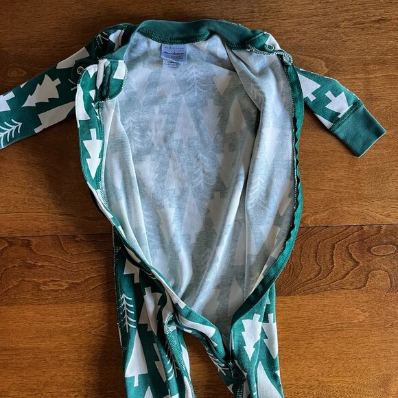 Hanna Andersson festive trees pajamas 60 - Picture 4 of 12